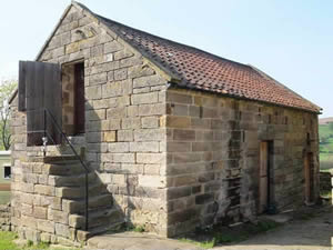 Organic Holidays - Bank House Farm Camping Loft, Glaisdale, Whitby. YO21 2QA