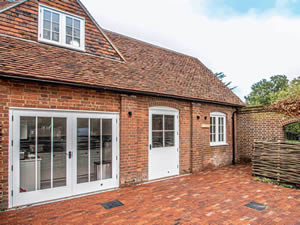 Organic Holidays - Cedar Cottage at Bore Place, Bore Place Farm, Chiddingstone. TN8 7AR