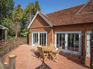 Organic Holidays - Mulberry Cottage at Bore Place, Bore Place Farm, Chiddingstone. TN8 7AR