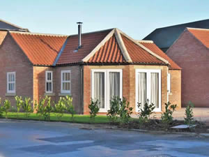 Organic Holidays - Wyandotte Cottage, Village Farm, Sinderby, Thirsk. YO7 4JD